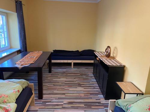 Ένα ή περισσότερα κρεβάτια σε δωμάτιο στο Monteurroom 1 Hannover-Ronnenberg