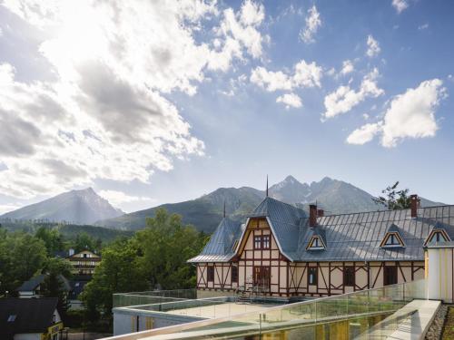 Nespecifikovaný výhled na hory nebo výhled na hory při pohledu z hotelu