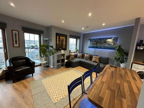 Sunshine on Leith. The River View Apartment! photo 6