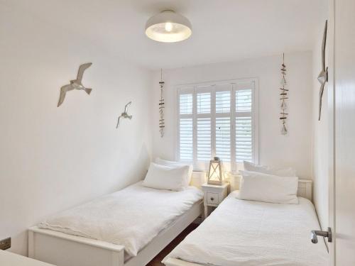 Una cama o camas en una habitación de The Beach House - Wittering