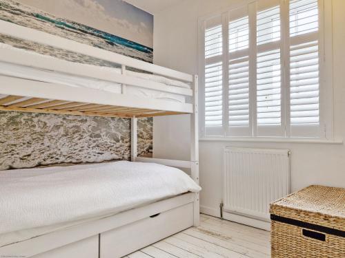 Una cama o camas en una habitación de The Beach House - Wittering