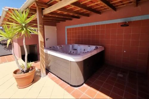 a large bathroom with a blue tub and palm trees at Villa Paradis - Casa Completa in Pêra