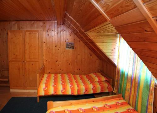 Katil atau katil-katil dalam bilik di Kings Valley Sunny Botesti