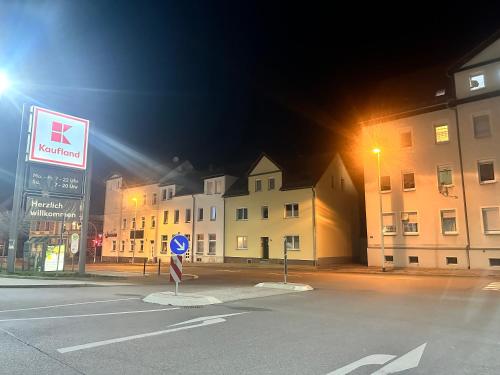 a street at night with buildings and a street sign at Käthe-Kollwitz Straße 54, F1 in Altenburg