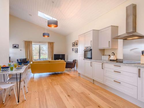 Kuchyň nebo kuchyňský kout v ubytování 2 Bed in Aylsham 87511