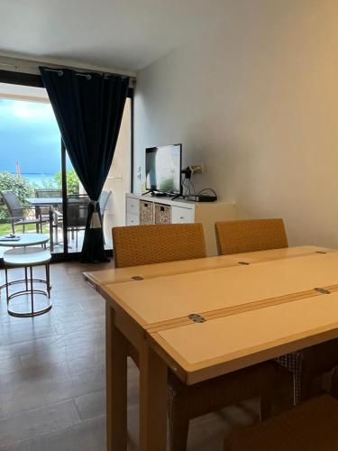 Superbe appartement une chambre vue mer piscine tennis