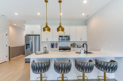 Dapur atau dapur kecil di 7 Mi to Downtown Luxe Chicago Condo