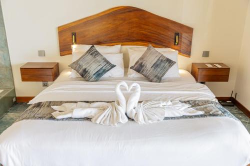 Postel nebo postele na pokoji v ubytování Absolute Beachfront Villas