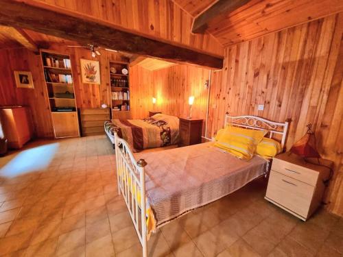 Ένα ή περισσότερα κρεβάτια σε δωμάτιο στο Grande maison de vacances chez Jo et Maria