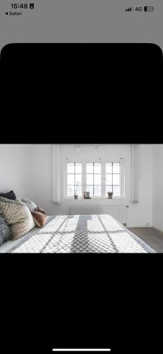 a white room with a bed and two windows at Toarp bbp in Oxie