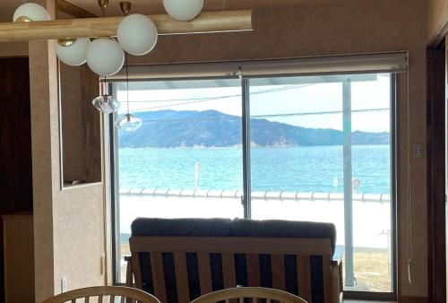 a dining room with a view of the ocean at Villa 悠生凪 "yunagi" in Kose