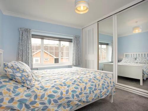 En eller flere senge i et værelse på Lavender Cottage