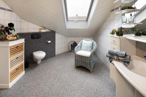 a small bathroom with a sink and a toilet at Landharmonie Knüll in Frielendorf