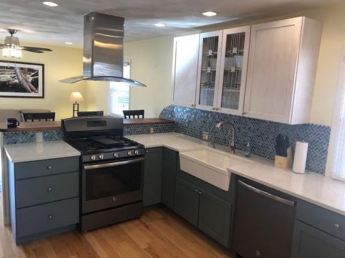a kitchen with a stove and a counter top at Entire apartment close to downtown - 2 Queen beds in Springfield