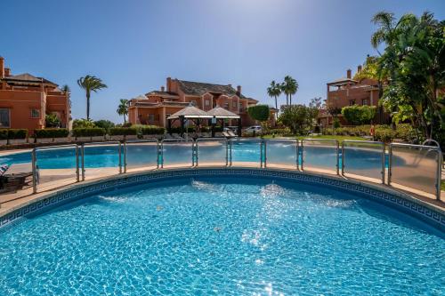 Luxury 3 BDRM Apt with Private Pool and Stunning Sea Views
