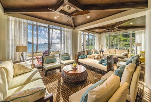 a large living room with couches and a table at Margaritaville Vacation Club - St Thomas in Frydendal