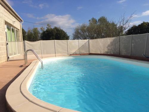 - une piscine avec une clôture pour plus d'intimité dans l'établissement VILLA SENENITA, à Porto-Vecchio