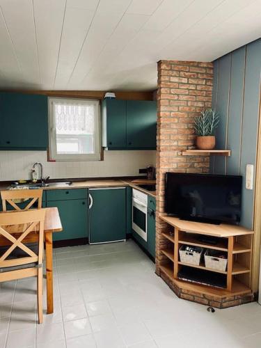 Dapur atau dapur kecil di Hon70pj kleines Ferienhaus in Ouddorp