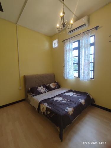 a bedroom with a bed and a window at Homestay Zamzam in Bachok