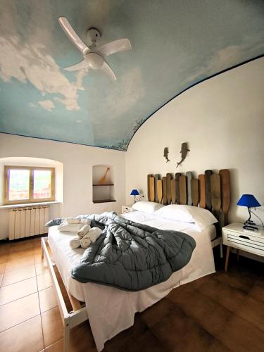 a bedroom with a large bed with a ceiling at Casa Manola in Le Grazie