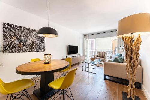 Super central Malaga Flat with Terrace and Free Parking