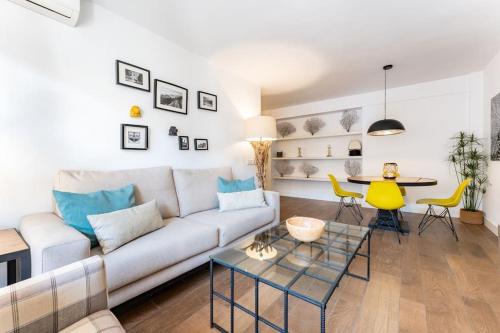Super central Malaga Flat with Terrace and Free Parking