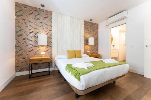 Super central Malaga Flat with Terrace and Free Parking