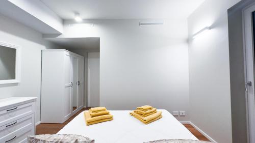 Ένα ή περισσότερα κρεβάτια σε δωμάτιο στο Seafront Modern Venice Suite by Ca-Sa Check