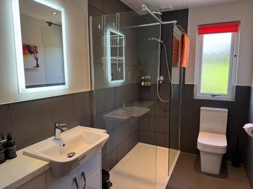a bathroom with a sink and a shower and a toilet at Drumhead Cottage Finzean, Banchory Aberdeenshire Self Catering with Hot Tub in Finzean