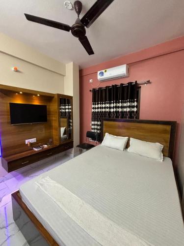 Katil atau katil-katil dalam bilik di Garden Guest House 250m from VFS Global & Rene Tower , acropolis mall