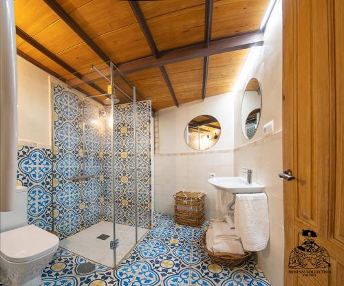 a bathroom with a toilet and a sink at Casa de la Mezquita y Casa de Carretas MeninasCollection in Toledo