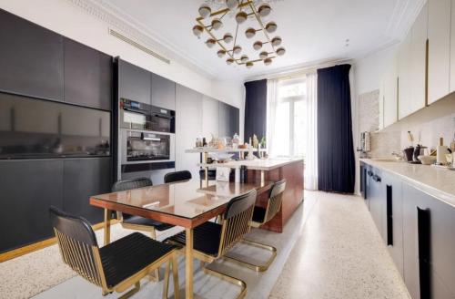 Кухня или мини-кухня в Apartamento lindamente mobiliado
