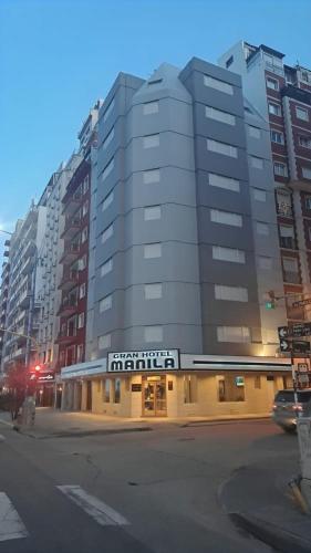 a large building on the corner of a city street at Gran Hotel Manila in Mar del Plata