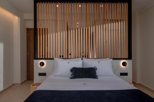 Säng eller sängar i ett rum på Anantia Luxury Maisonette - Scenic View