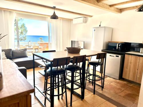 Photo de la galerie de l'établissement Appartement de charme avec vue mer pour 4personnes, à Conca