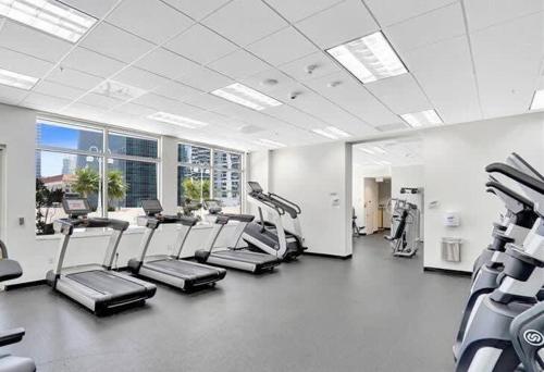 Fitness centrum a/nebo fitness zařízení v ubytování Modern Bayview Apartment in Brickell Bay