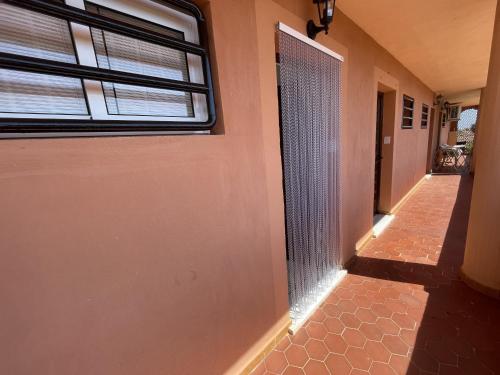 a hallway with a window and a walkway at Calabardina Playa 2 con Wifi y aire acondicionado in Calabardina