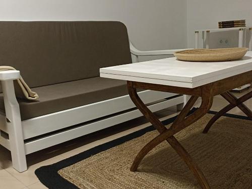 a table and a chair next to a coffee table at La casa del Limonero in Lucena