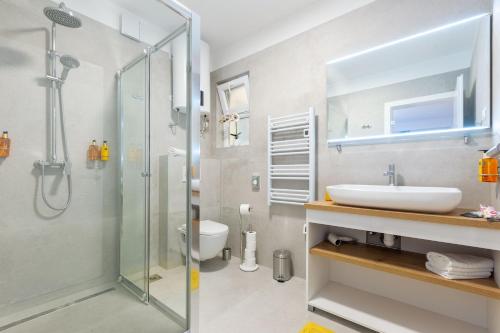 2M Exclusive Rooms