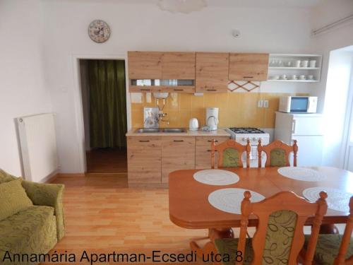 a kitchen and dining room with a table and chairs at Bányai Apartman in Gyula