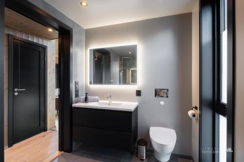 a bathroom with a sink and a mirror at Nesfjellet in Nes i Ådal