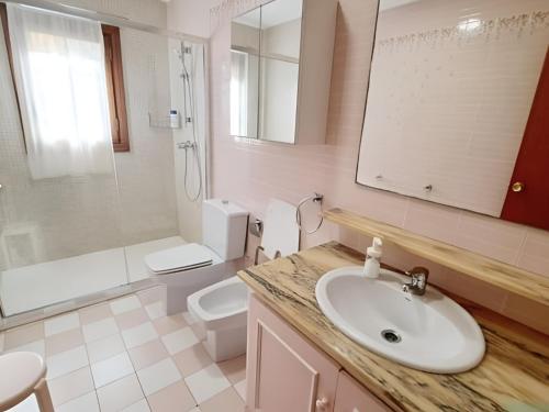 Koupelna v ubytování Villa Torreón con piscina privada a 5 min playa