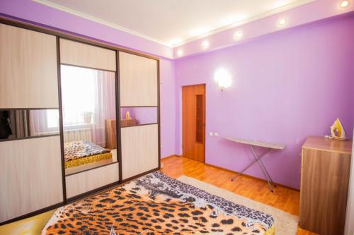 Ένα ή περισσότερα κρεβάτια σε δωμάτιο στο Квартира посуточно Талдыкорган