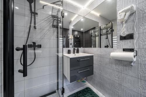 a bathroom with a sink and a shower at Domek nad "Szumiącym Potokiem" in Zakopane