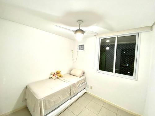 a small bedroom with a bed and a window at Barra Family Resort, a sua melhor escolha in Rio de Janeiro