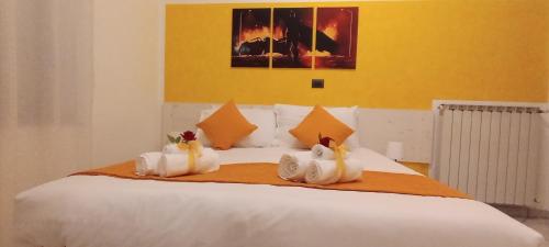 Una cama o camas en una habitación de G&G Giusy e Gabry