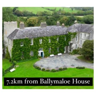a picture of a large stone house at Eastbury House P25 C3K8 in Cork