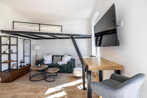 34 BORNIOL - Bel appartement rénové avec mezzanine Cannes