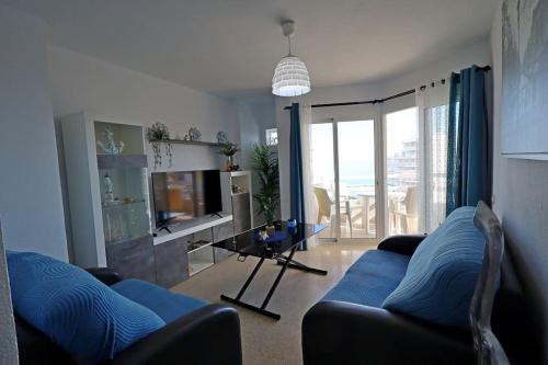 Vistas al mar y al puerto deportivo