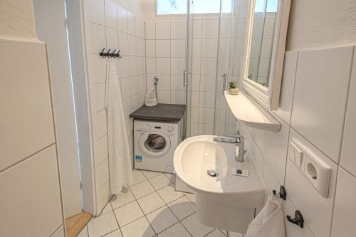 Et badeværelse på Mittendrin - Apartment mit 2 Balkonen sehr zentral